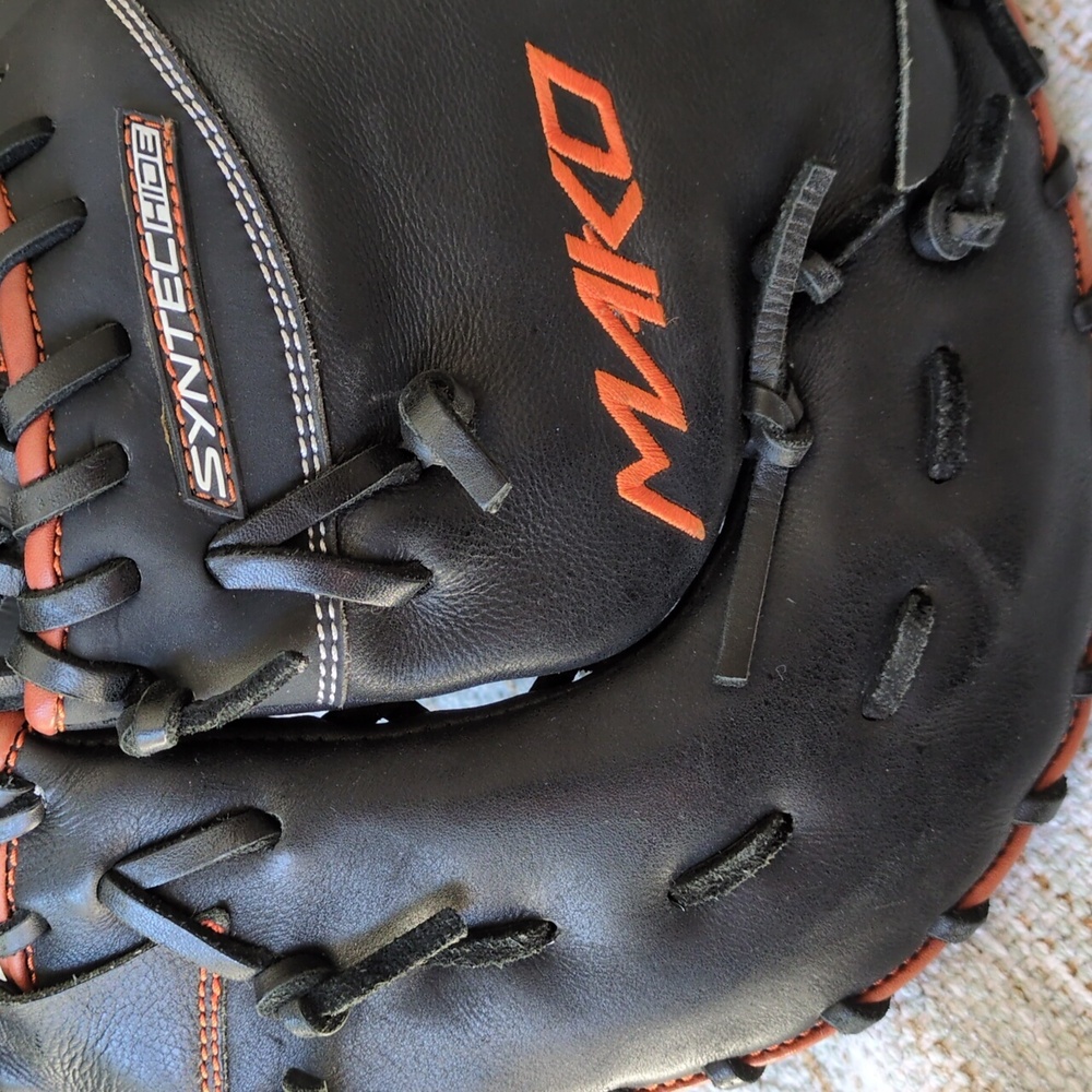 Rare!! Limited Edition Easton Mako 13.5" First Base Glove - Picture 3 of 16